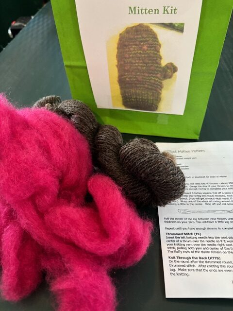 Alternative view of Thrum Mitten Kit